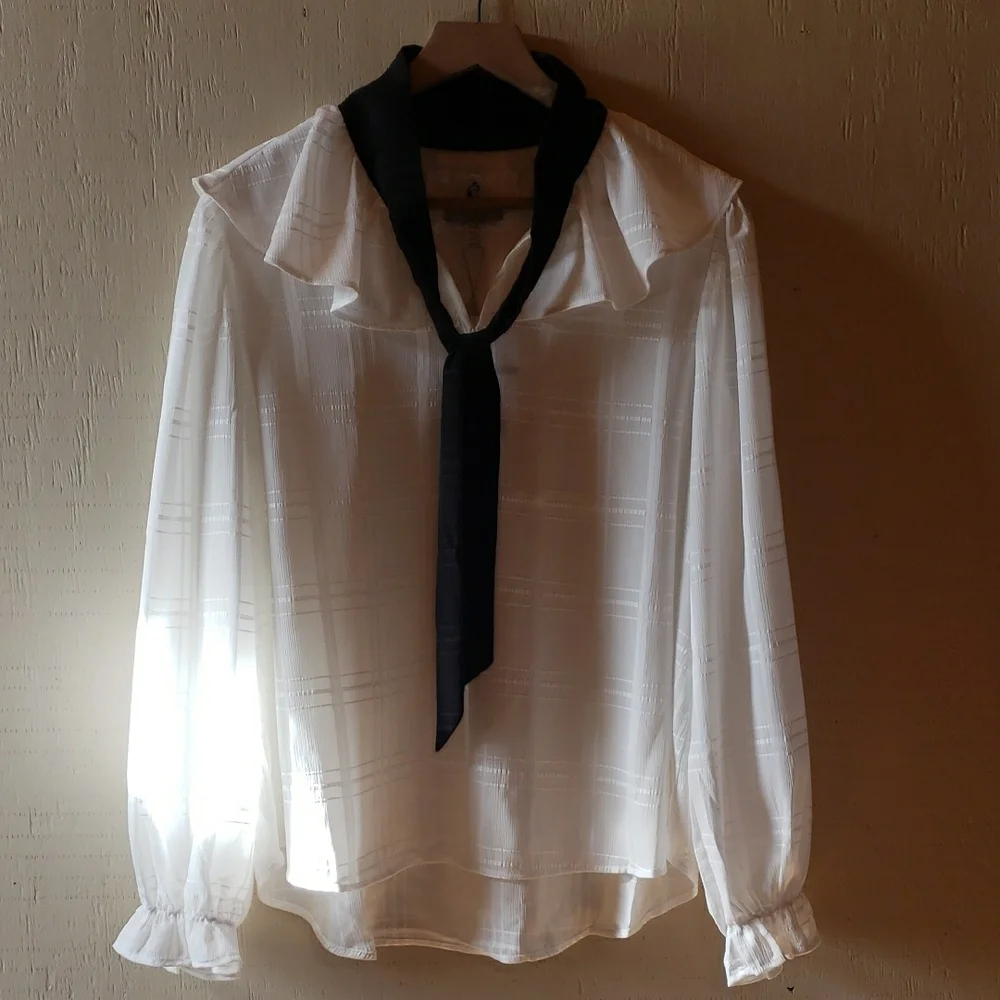 😊Cupio White Blouse with Black Tie Accent - Picture 1 of 8